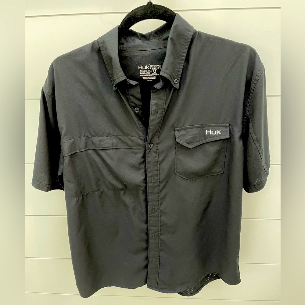 Black short sleeve Huk fishing shirt: Men’s medium